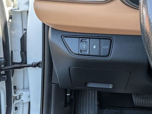 Used 2022 Genesis G70 3.3T image 16