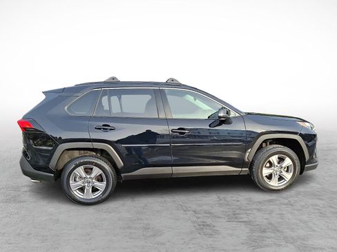 Used 2022 Toyota RAV4 XLE image 7