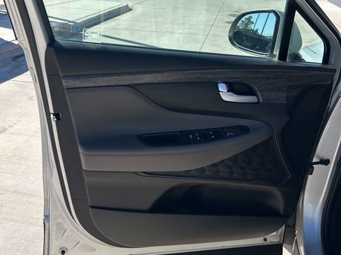 Used 2019 Hyundai Santa Fe SE image 6