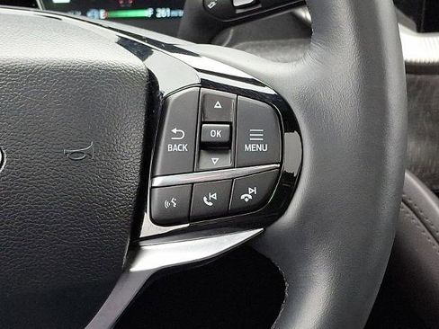 Certified 2025 Ford Explorer Platinum w/ LUX Leather Package image 24