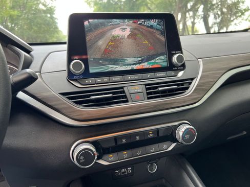 Used 2025 Nissan Altima 2.5 SV image 17