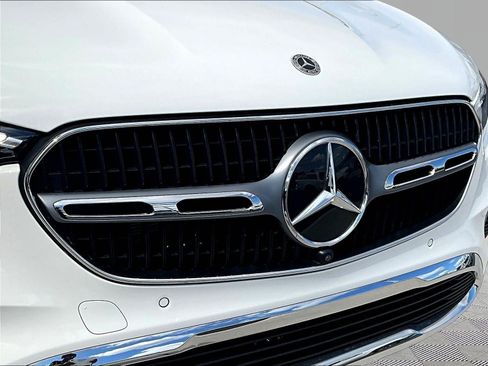 Used 2025 Mercedes-Benz GLC 300 4MATIC image 34