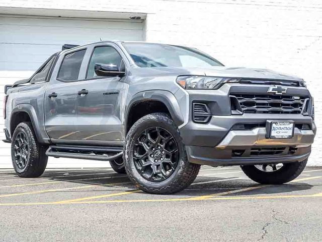 New 2026 Chevrolet Colorado Trail Boss w/ Midnight Edition AWD/4WD image 2