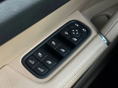 Used 2022 Porsche Cayenne Coupe image 38