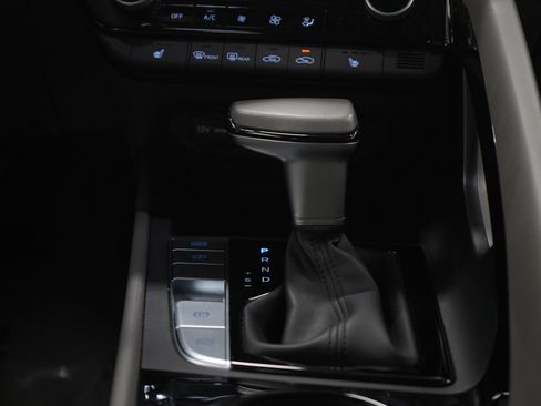 Used 2025 Hyundai Elantra SEL image 17