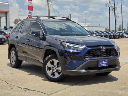 Used 2025 Toyota RAV4 XLE w/ Convenience Package FWD image 2