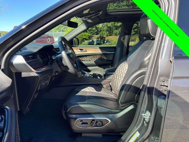 Used 2024 Jeep Grand Cherokee Summit AWD/4WD image 3