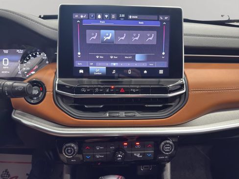 Used 2025 Jeep Compass Limited AWD/4WD image 32