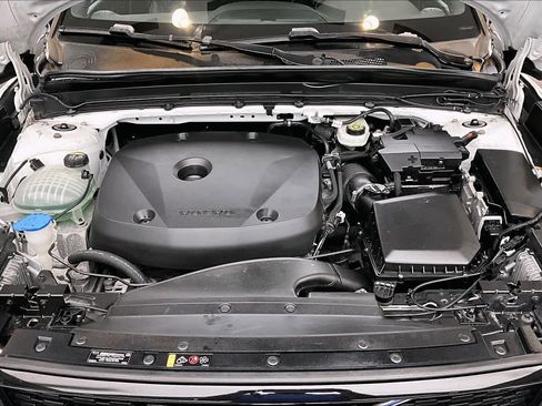 Used 2019 Volvo XC40 T5 R-Design image 30