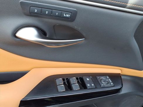 Certified 2022 Lexus ES 350 w/ Premium Package image 11