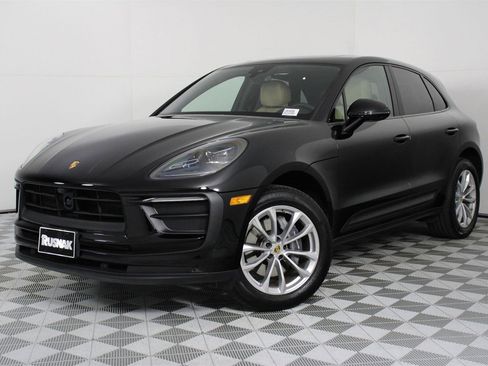 Used 2025 Porsche Macan image 1
