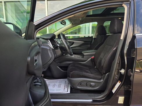 Used 2019 Nissan Murano SV w/ Premium Package image 10