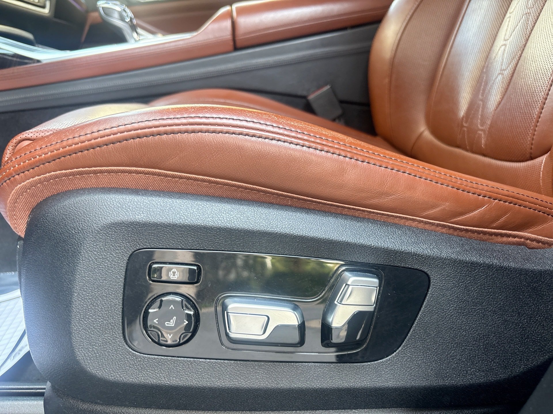 Used 2020 BMW X7 xDrive40i w/ Executive Package AWD/4WD image 14