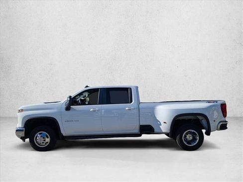 Used 2024 Chevrolet Silverado 3500 LT image 8