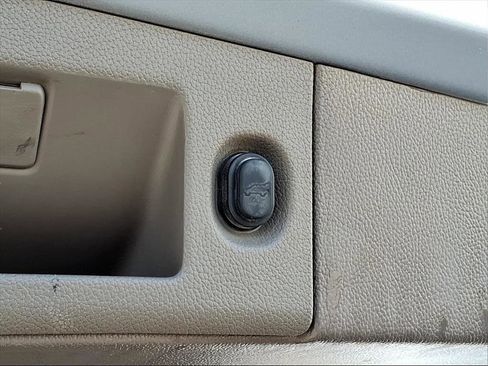 Used 2019 Chevrolet Suburban LT image 6