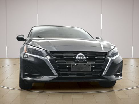 Certified 2025 Nissan Altima 2.5 SR FWD image 22