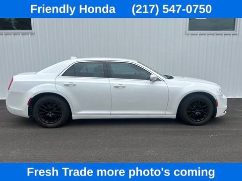 Used 2015 Chrysler 300 Limited w/ 300 Premium Group RWD image 4