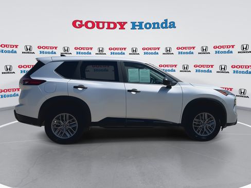 Used 2024 Nissan Rogue S AWD/4WD image 9