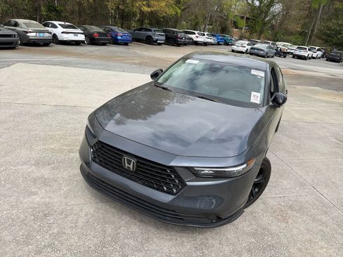 Certified 2025 Honda Accord SE image 3