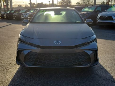Used 2025 Toyota Camry SE image 2