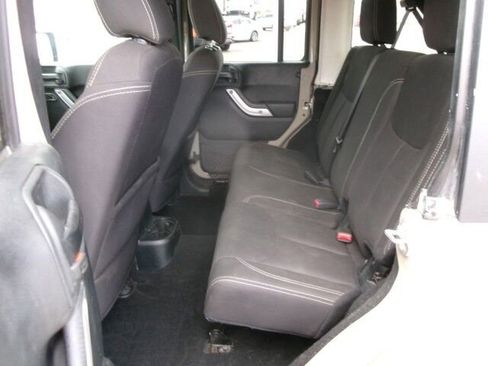 Used 2018 Jeep Wrangler Unlimited Sahara w/ Max Tow Package image 13