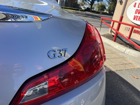 Used 2009 INFINITI G37 Journey w/ Premium Pkg image 8