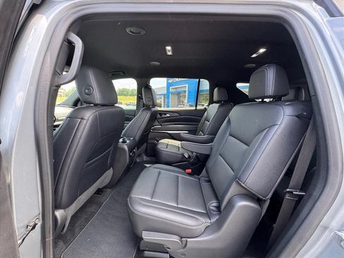 Used 2025 Chevrolet Traverse LT w/ Driver Confidence Package FWD image 12