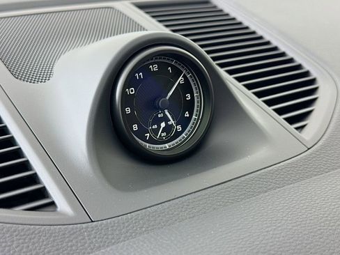 New 2026 Porsche Macan image 16