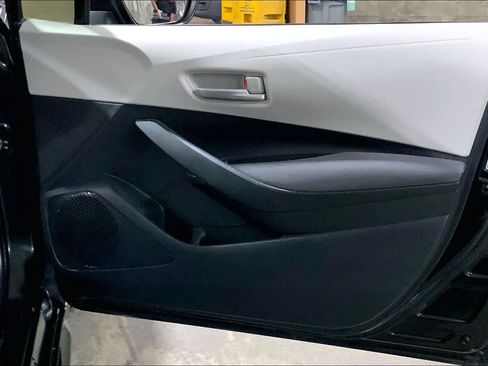 Used 2020 Toyota Corolla LE FWD image 23