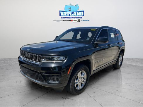Certified 2023 Jeep Grand Cherokee Laredo AWD/4WD image 1