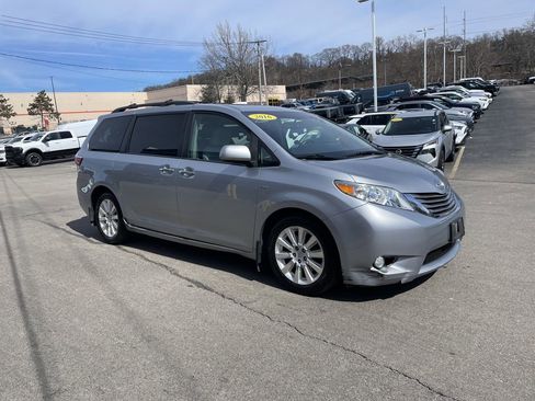 Used 2016 Toyota Sienna XLE Premium w/ Outdoor Package image 6