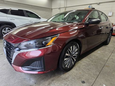 Used 2024 Nissan Altima 2.5 SV FWD image 27