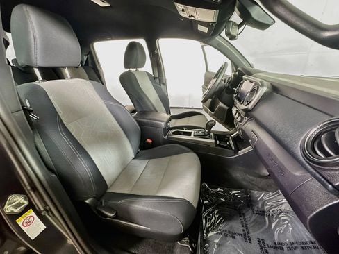 Used 2020 Toyota Tacoma TRD Sport RWD image 12