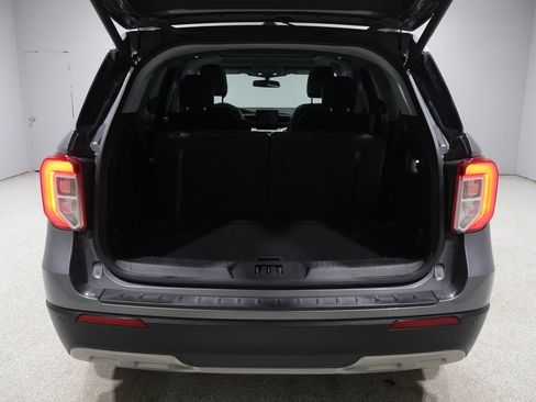 Used 2022 Ford Explorer XLT w/ Equipment Group 202A AWD/4WD image 21