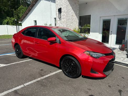 Used 2018 Toyota Corolla LE image 19