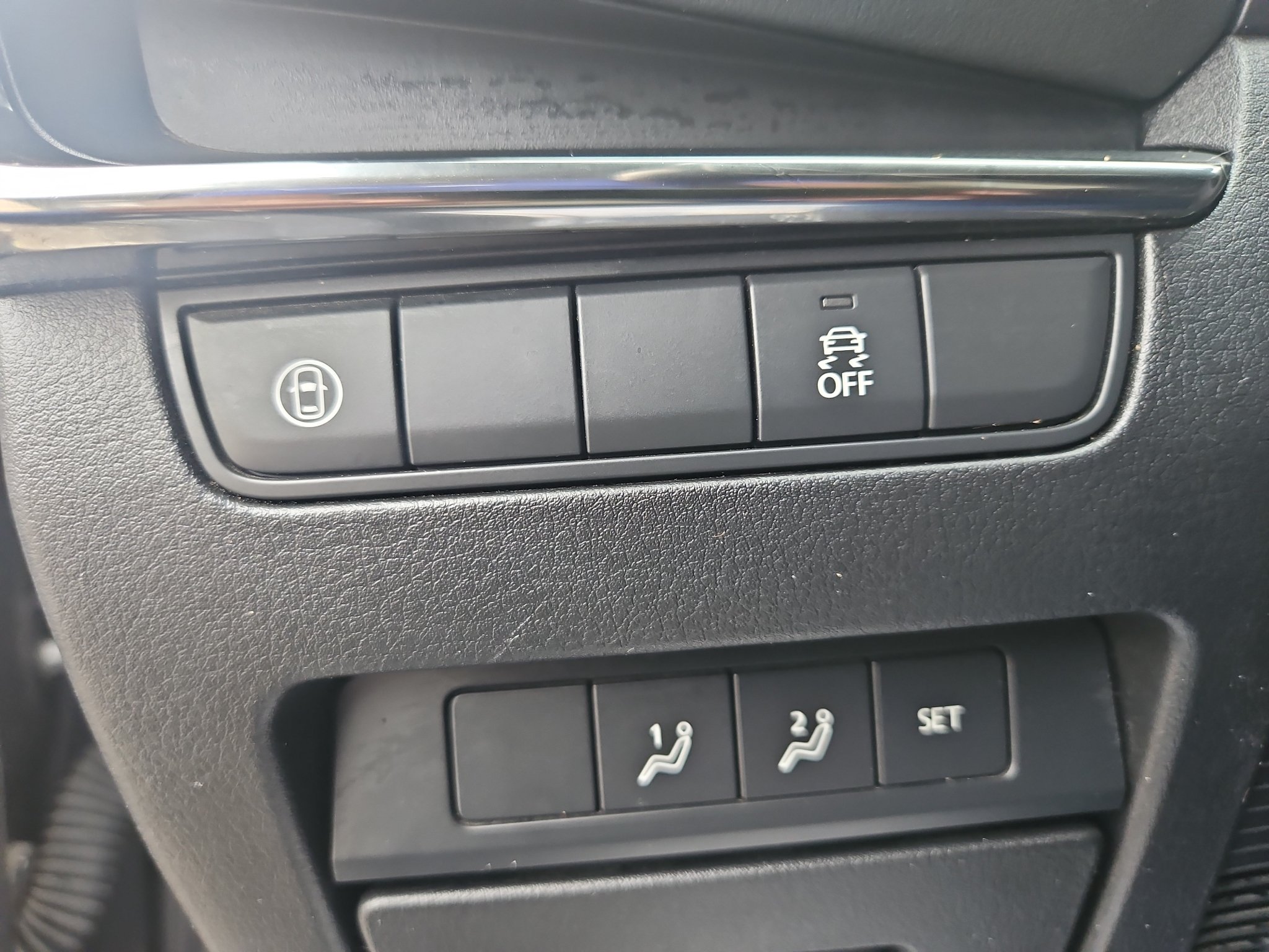 Used 2019 MAZDA MAZDA3 AWD Hatchback w/ Preferred Pkg image 8
