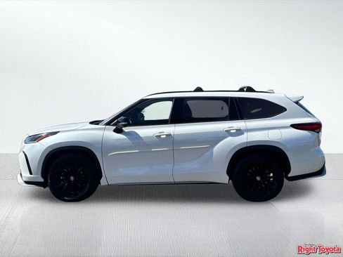 Used 2023 Toyota Highlander XSE image 2