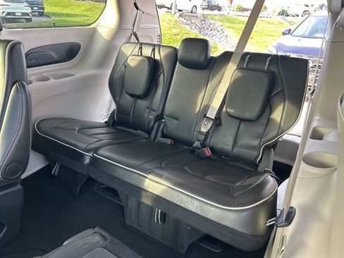 Used 2024 Chrysler Pacifica Limited FWD image 11