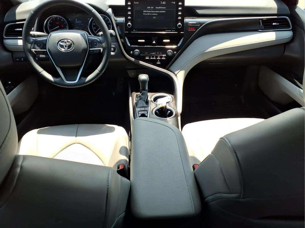 Used 2022 Toyota Camry XLE FWD image 10