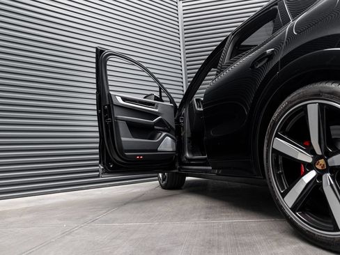 Certified 2025 Porsche Cayenne S AWD/4WD image 14