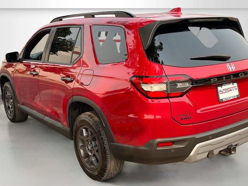 Used 2023 Honda Pilot TrailSport image 5