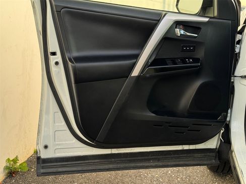 Used 2016 Toyota RAV4 Limited image 10