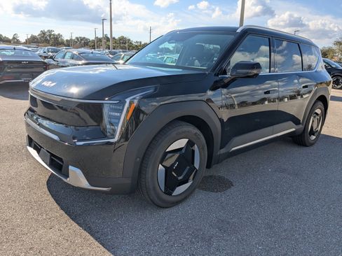 New 2026 Kia EV9 Wind image 9