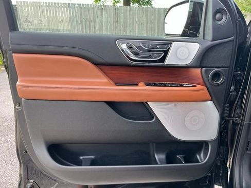 Used 2020 Lincoln Navigator Reserve w/ Luxury Package AWD/4WD image 10
