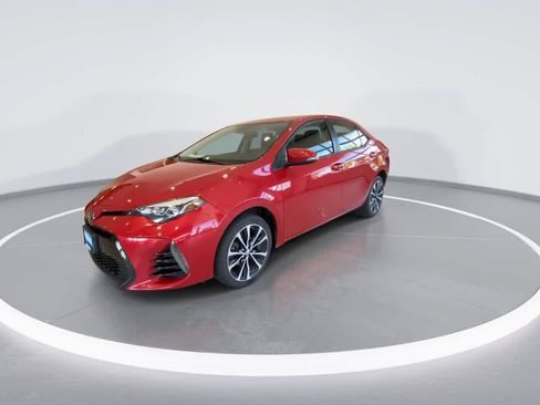 Used 2017 Toyota Corolla SE w/ SE Premium Package FWD image 4
