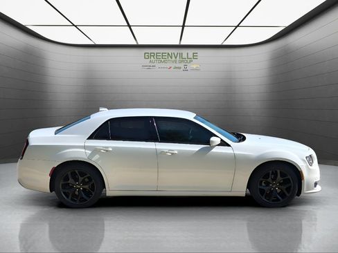 Used 2022 Chrysler 300 Touring L image 7