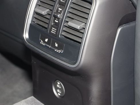 Used 2025 Porsche Macan image 16