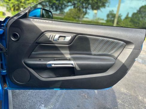 Used 2019 Ford Mustang Coupe RWD image 17