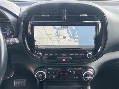 Certified 2022 Kia Soul GT-Line image 25