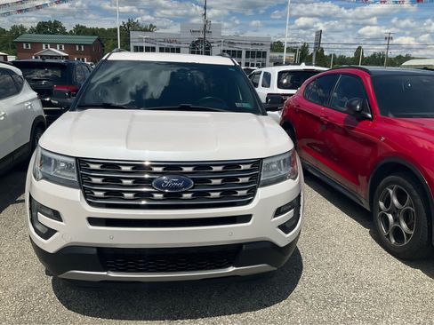 Used 2017 Ford Explorer XLT w/ Equipment Group 202A AWD/4WD image 2